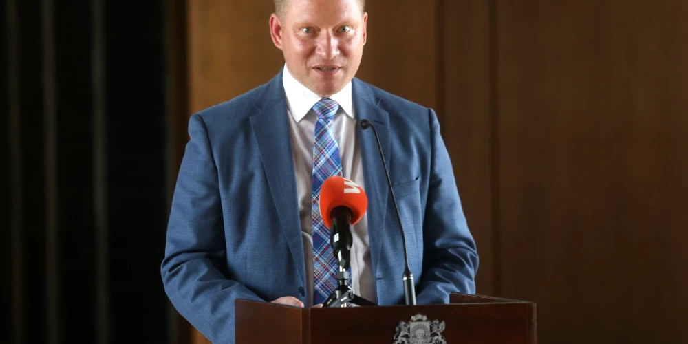 Latvijas Zvērinātu advokātu padomes priekšsēdētājs, zvērināts advokāts Jānis Rozenbergs.