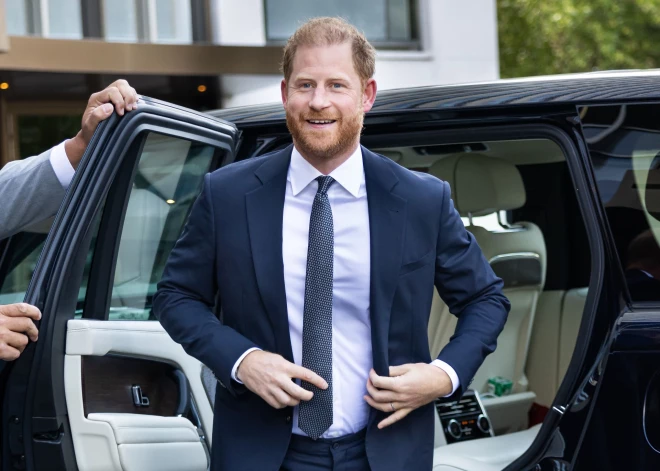Ждать ли перемирия с королевской семьей? Принц Гарри вернулся в Великобританию в годовщину смерти Елизаветы II