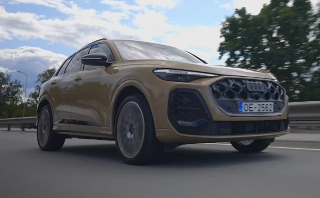 Lai gan Audi Q5 riteņu bāze ir tāda pati kā pirms astoņiem gadiem, iekšpusē automobilis šķiet plašāks.