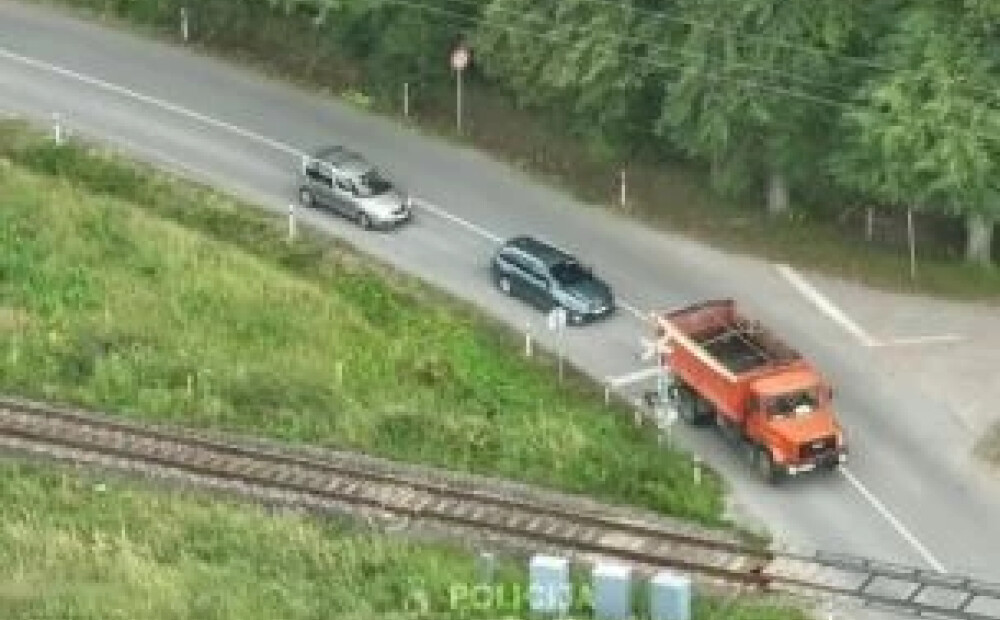 VIDEO: veicot satiksmes uzraudzību ar dronu, konstatēti 18 pārkāpumi