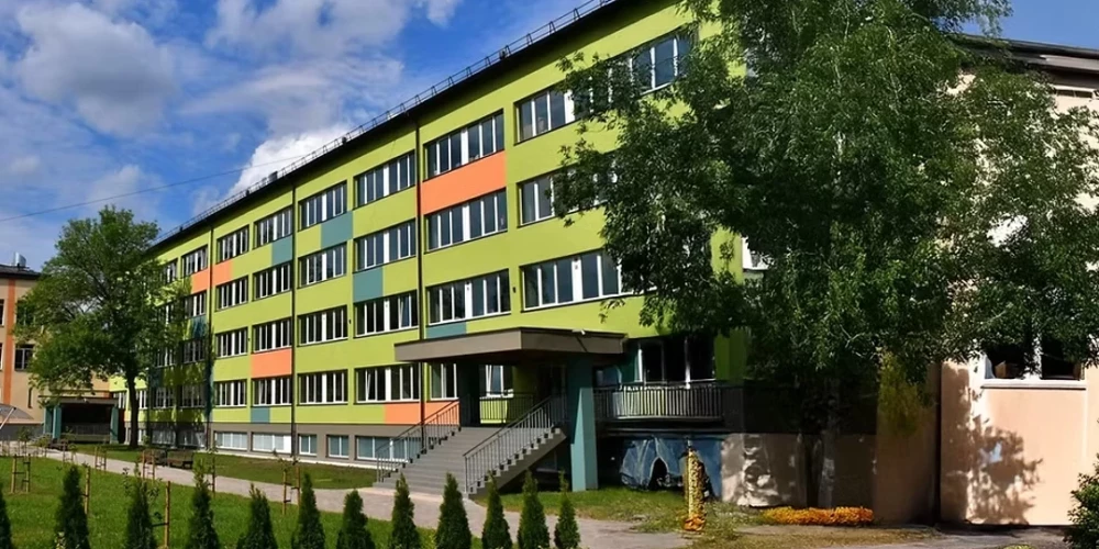 Nokritušu putuplasta plākšņu dēļ daļa Jēkabpils 2.vidusskolas skolēnu mācīsies attālināti. 