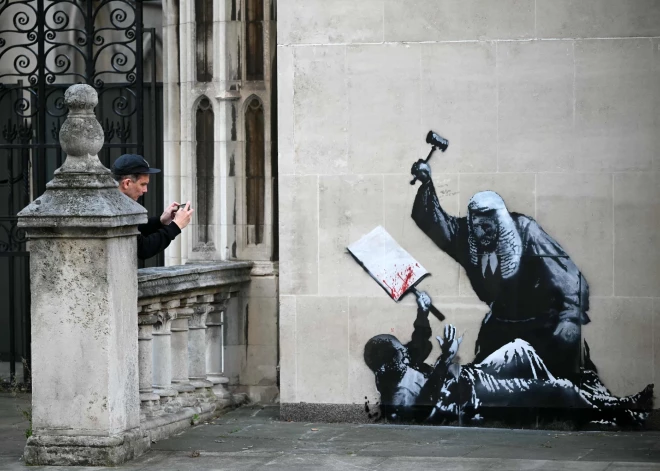 Benksija jaunais darbs Londonā.