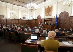 Dilemma pirms 2026. gada budžeta: nodokļu celšana vai tēriņu samazināšana?