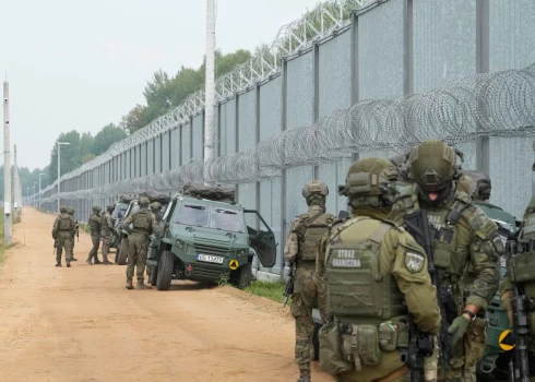 Polijas robežsargi pie robežas ar Baltkrieviju (foto: Scanpix / AP)