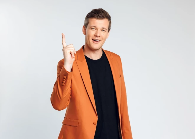 Erudīcijas dueļi un negaidīti pavērsieni: TV šova "15 jautājumi" jaunā sezona sākas ar spraigu cīņu starp mūziķi Aišpuru un gudrinieku Trenci
