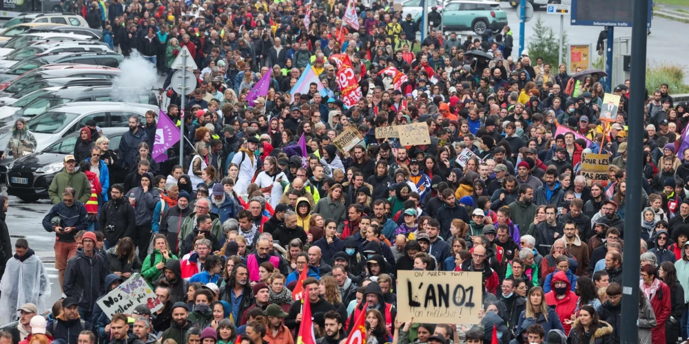 Protestos Francijā 200 aizturēto. 