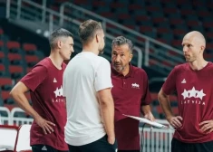 “Mūsu potenciāls bija augstāks!” Latvijas izlases treneris Dāvis Čoders par to, kas pietrūka Eiropas čempionātā un zaudējumā pret Lietuvu