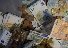 Valsts sekretāru vietnieku piemaksās un prēmijās pērn izmaksāti vairāk nekā 750 000 eiro