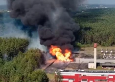 В Вильнюсе второй день продолжается тушение цистерн и резервуара с газом