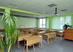 4,3 miljoni vējā? Opozīcija pieprasa skaidrojumus par gaisa kvalitātes mērītājiem skolās