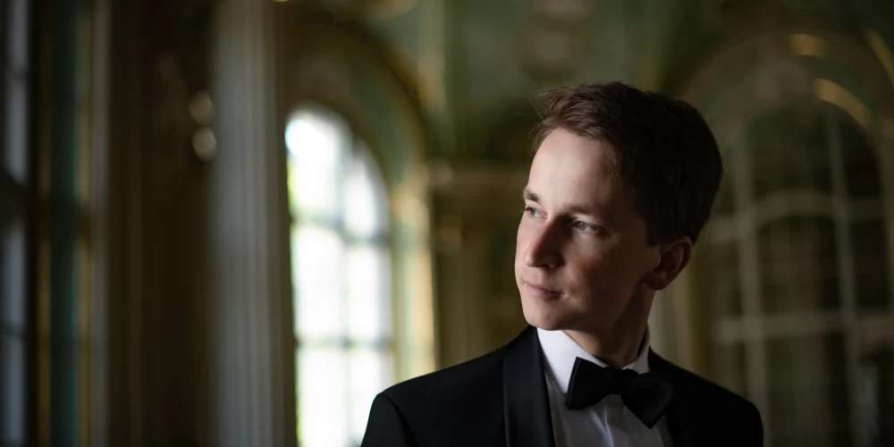 Mazās Mežotnes pils koncertsezonas noslēgumā – izcilā pianista Daumanta Liepiņa solokoncerts.