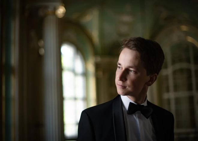 Izcilais pianists Daumants Liepiņš sniegs koncertu Mazajā Mežotnes pilī