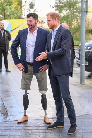 Принц Гарри посетил Центр исследований травм от взрывов при Имперском колледже Лондона.