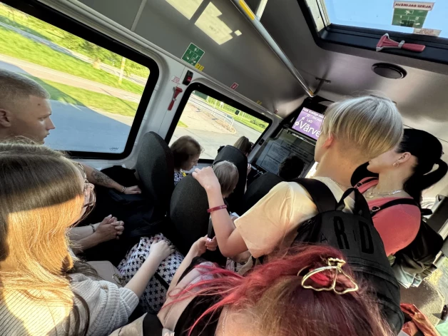 Pagājušās nedēļas piektdienas vakarā pēdējais autobuss no Ventspils uz Kuldīgu bija tik pārpildīts, ka vairākiem pasažieriem bija jāpaliek uz ceļa.