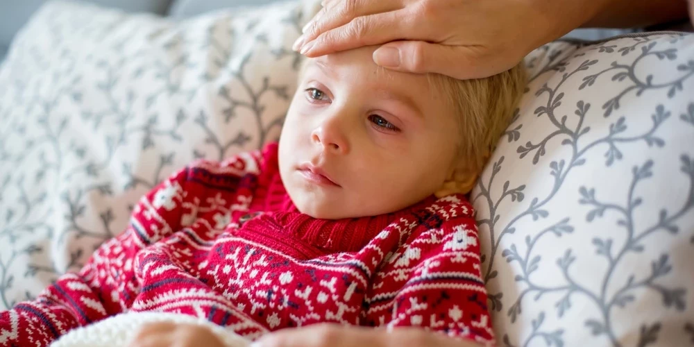 Veselības ministrija ļauj bērniem ārstēties piecas dienas vecāku uzraudzībā bez ģimenes ārsta.