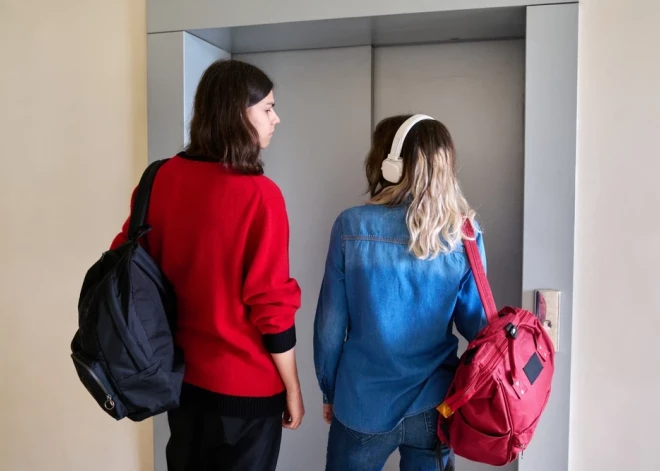 Почему латвийцы редко общаются с соседями и как это влияет на счастье