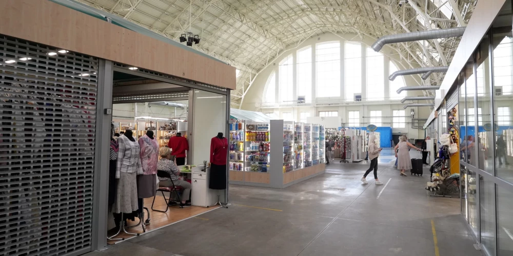 В Овощном павильоне Рижского рынка искать овощи пока точно не стоит.