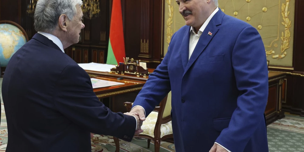 Александр Лукашенко на встрече с представителем Дональда Трампа Джоном Коулом.