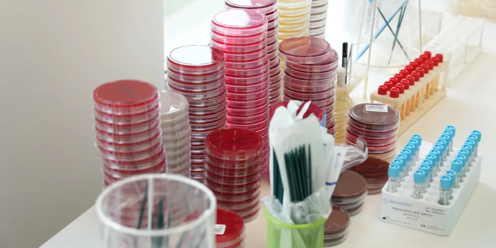 Valsts prezidents Edgars Rinkēvičs apmeklēja SIA "Centrālā laboratorija" pavasarī atklāto jauno laboratoriju.