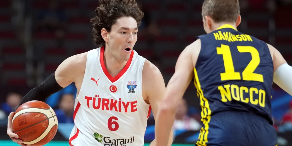 Džedi Osmans pirms Turcijas basketbolistu spēles ar Grieķiju Eiropas basketbola čempionāta pusfinālā ceturtdien Rīgā traumas dēļ izlaida treniņu.