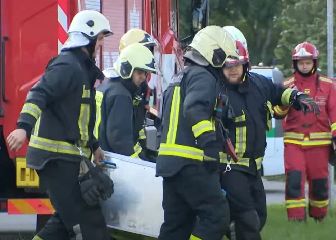 "У меня зудит кожа, ожоги, слезятся глаза": в Латвии проверяют готовность к химической атаке