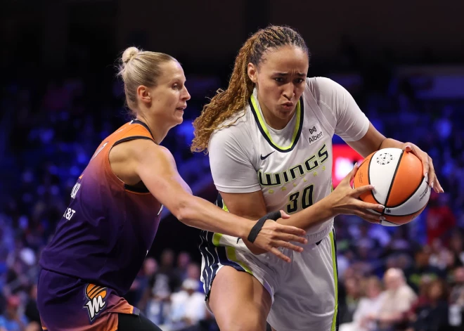 Kitija Laksa WNBA regulārās sezonas pēdējā mačā gūst astoņus punktus