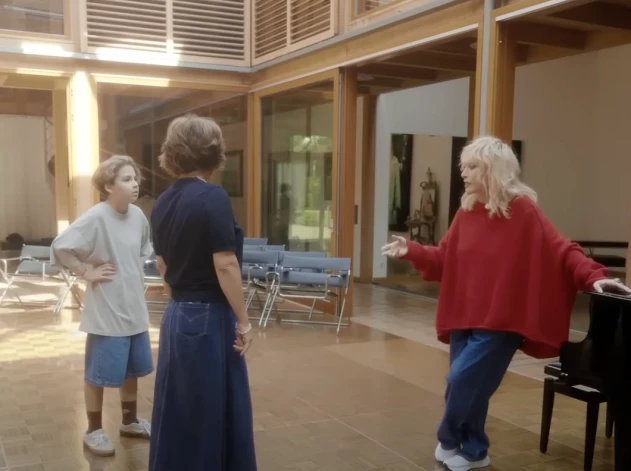Alla Pugačova ar dēlu Hariju villā Jūrmalā.