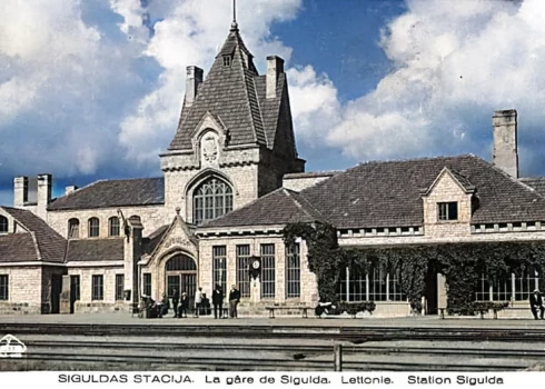 Siguldas stacijas ēka pagājušā gadsimta trīsdesmitajos gados.