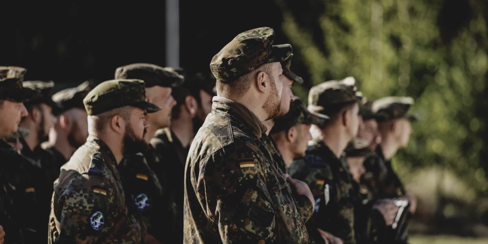Vācijas karavīri militārajās mācībās.