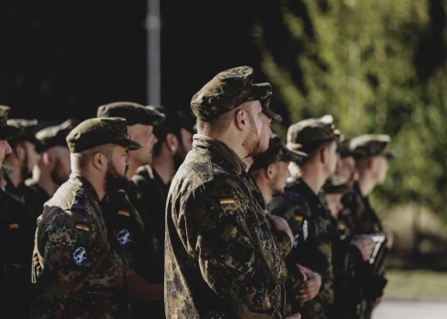 Vācijas karavīri militārajās mācībās.