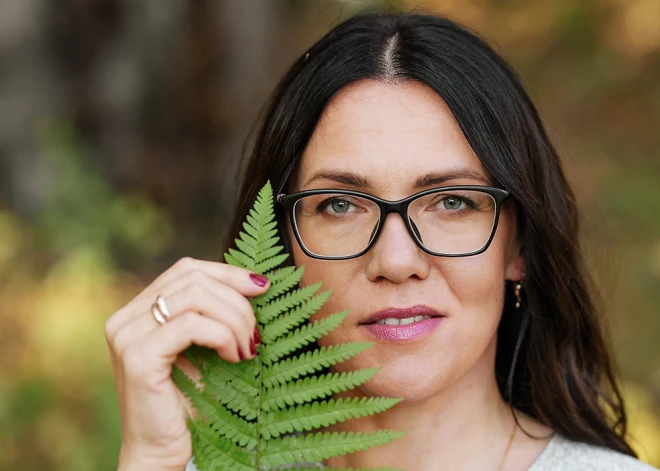 Laura Sarkanābola kļuvusi par Latvijā pirmo meža terapijas pavadoni: "Daba un mežs ir īstie terapeiti"