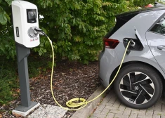 Eiropas elektroauto nespēj braukt bez Ķīnas