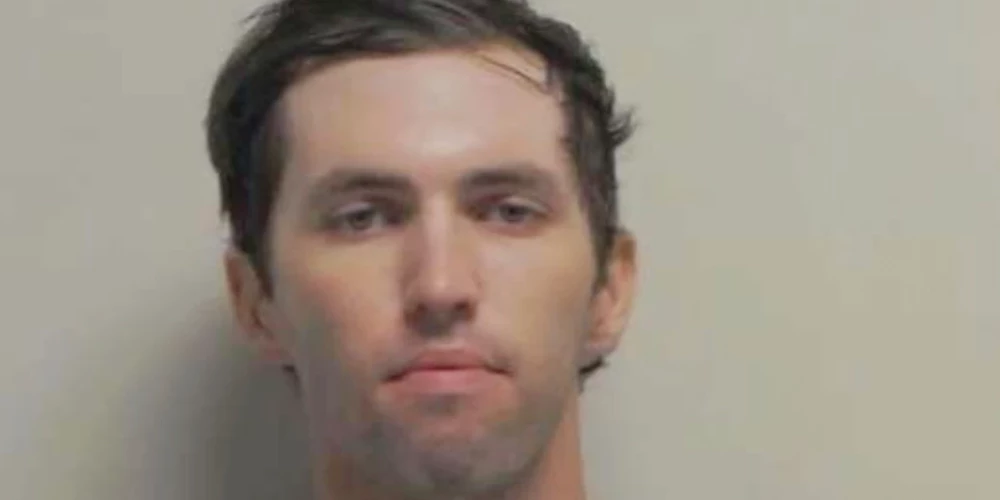 22 gadus vecais Tailers Robinsons.