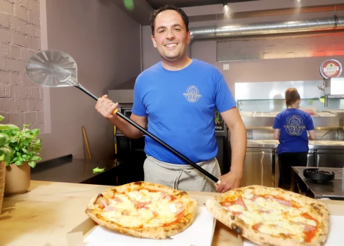 “Es tikai Latvijā iemācījos cept īstās itāļu picas, iepriekš to pat nebūtu iedomājies darīt,” atklāj Andrea Lobina.