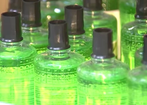 В некоторых магазинах продажи дешевых одеколонов увеличились от двух до десяти раз.