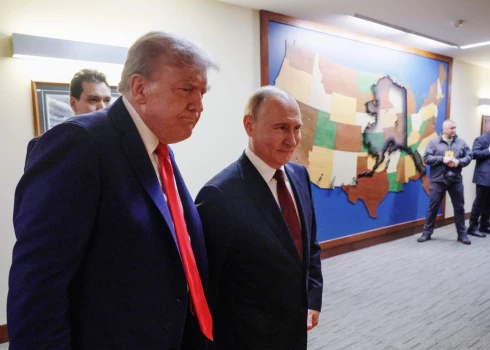 Donalds Tramps ar Vladimiru Putinu 2025. gada 15. augustā Aļaskā.
