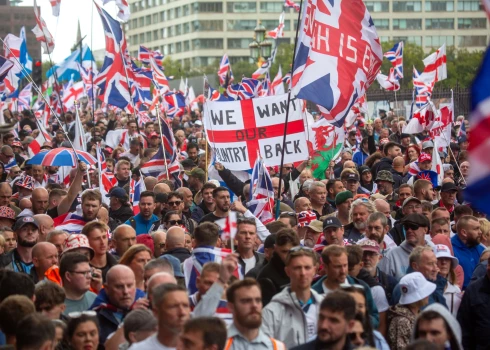 Vērienīgā imigrācijas pretinieku demonstrācija Londonā (foto: Scanpix / EPA)