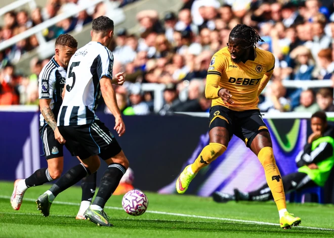 Bijušais "Valmieras" uzbrucējs Arokodare debitē Anglijas premjerlīgā "Wanderers sastāvā