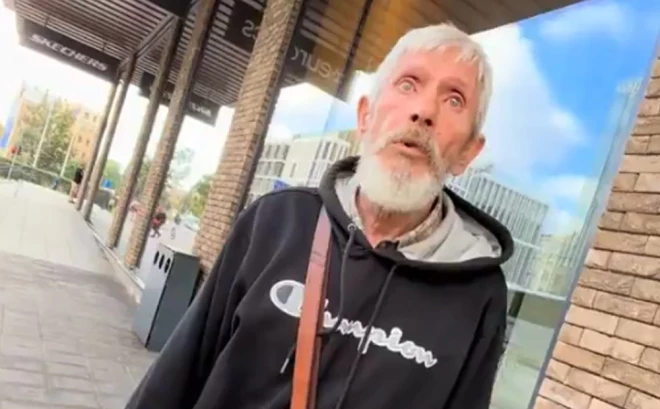 Vīrietis atklāja, ka ir dzimis Latvijā un visu šo laiku nav uzskatījis par vajadzīgu apgūt latviešu valodu.