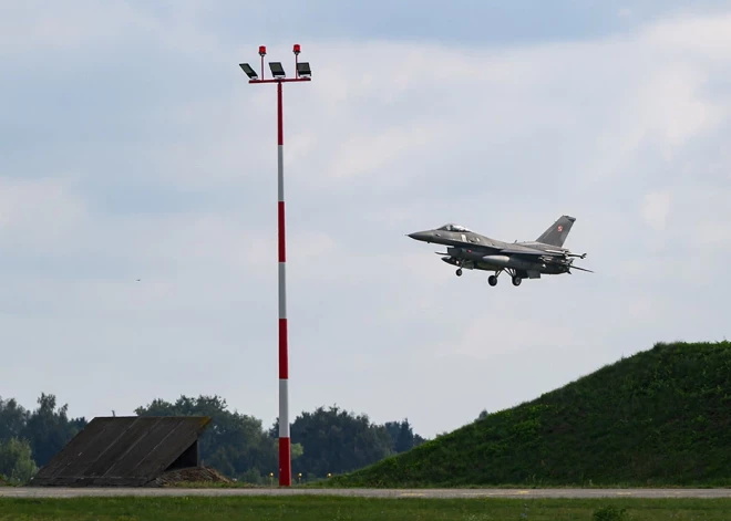 Polija atkal pacēlusi iznīcinātājus saistībā ar Krievijas uzbrukumiem Ukrainai