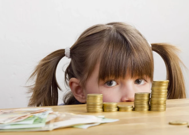 Центробанк: финансовой грамотности нужно учить в школе, а то молодежь не понимает, зачем платить налоги