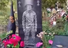 "Kad uzzināsim visu patiesību, valsts būs šokā," vīrietis nofilmē kapsētu, kas nosēta ar krievu iebrucēju kapavietām