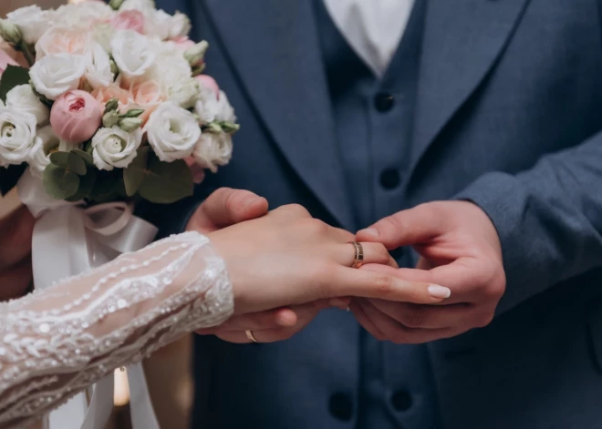 Pērn laulībā stājušies 10 nepilngadīgi jaunieši