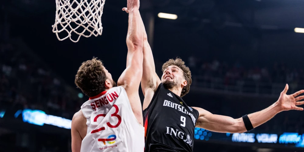 FIBA EuroBasket 2025: Gold Türkei - Deutschland 14.09.2025 Alperen Sengun Türkei, 23, Franz Wagner Deutschland, 9 im Wurf FIBA EuroBasket 2025: Gold Türkei - Deutschland Riga, Arena Riga am 14.09.2025 *** FIBA EuroBasket 2025 Gold Turkey Germany 14 09 2025 Alperen Sengun Turkey, 23 , Franz Wagner Germany, 9 in the throw FIBA EuroBasket 2025 Gold Turkey Germany Riga, Arena Riga on 14 09 2025 Copyright: xBEAUTIFULxSPORTS/Wunderlx