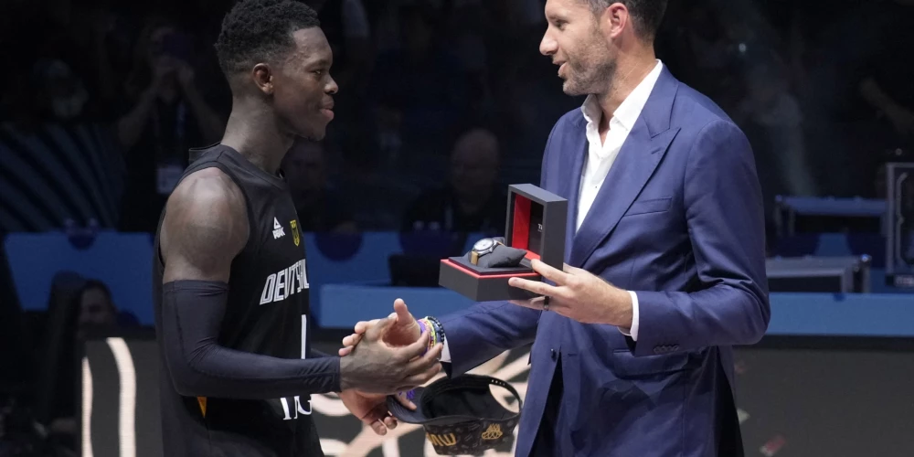 Deniss Šrēders Pasaules kausa MVP balvai pievieno Eiropas čempionāta vērtīgākā spēlētāja titulu.