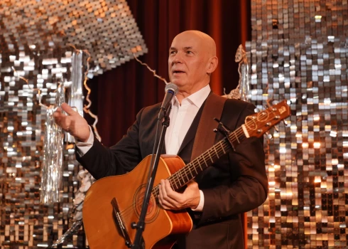 Dziedošais aktieris Varis Vētra decembrī taps par sešu bērnu tēvu.