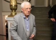 Skumja un nozīmīga diena Raimonda Paula dzīvē - maestro Edītes dzīvoklī atzīmē mirušās māsas dzimšanas dienu