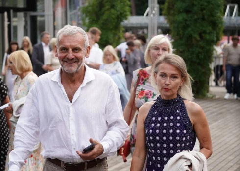 Ikars un viņa jaunā sieva Sarmīte.