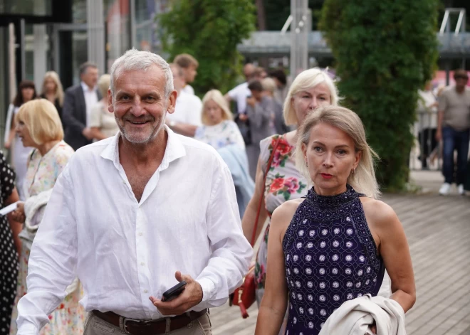 Ikars un viņa jaunā sieva Sarmīte.