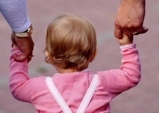 Latvijā pirmo reizi šogad piedzimuši vairāk nekā 1000 bērni mēnesī